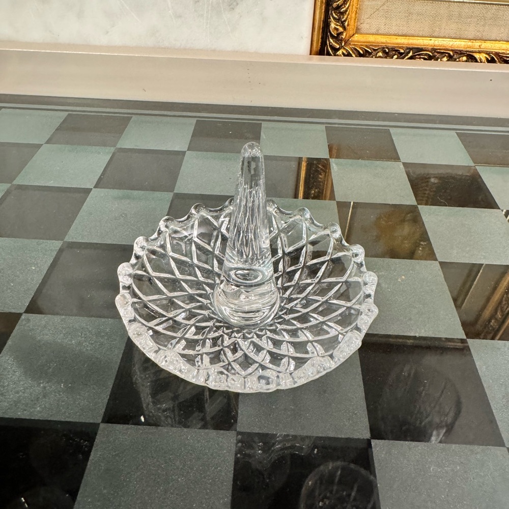 Elegant Clear Glass Ring Holder